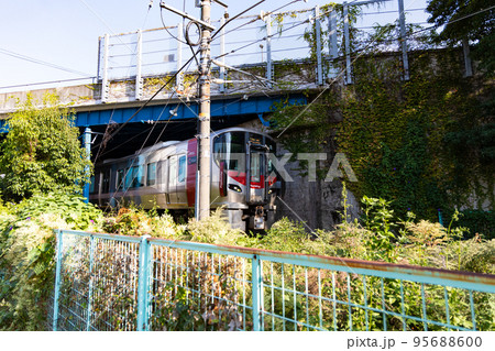 EOSRP.広島呉市、雑草に埋もれた呉線。 EOSRP.広島呉市、雑草に埋もれた呉線。 95688600