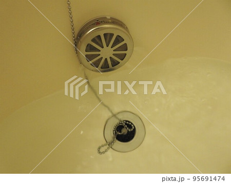 浴槽の湯張　湯張　アップ　浴槽内 95691474