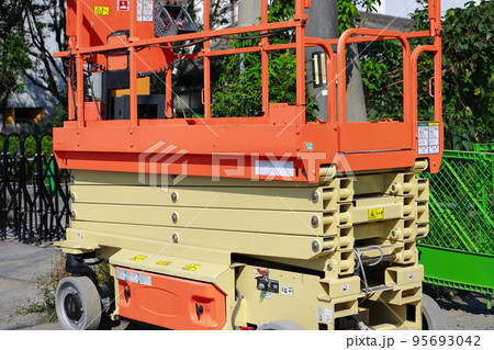 高所作業車 建築機械 高所作業車 建築機械 95693042