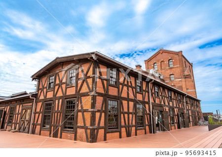 愛知県半田市にあるカブトビールの製造工場の半田赤レンガ建物 95693415