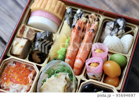 おせち料理　お正月のご馳走 95694697