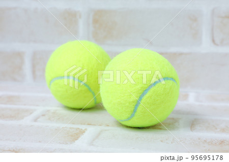 テニスボール, 球, スポーツ, テニス, 球技, ボール, 運動, 玉, コート, 試合、ラケット 95695178