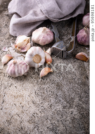 Fresh organic garlic on table Fresh organic garlic on table 95698181