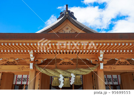 再建復旧工事が進む秋の阿蘇神社（熊本県阿蘇市） 95699555