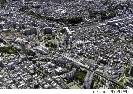 相模鉄道の天王町駅付近を空撮 95699995