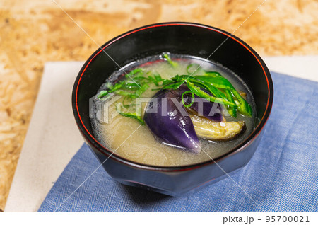 揚げ茄子のみそ汁 95700021