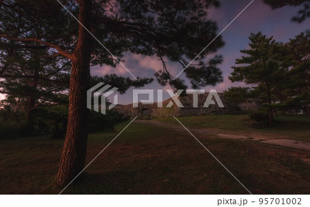座喜味城跡夕焼け 95701002