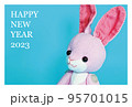 かわいいピンク色うさぎのぬいぐるみの年賀状 95701015