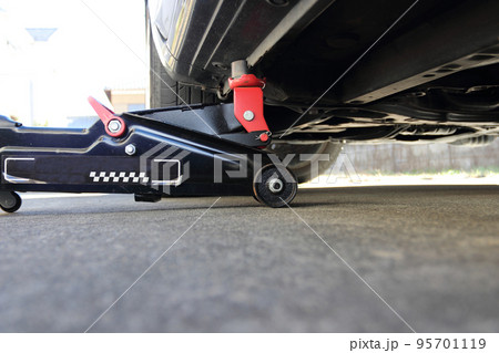 タイヤ交換　スタッドレスタイヤ 95701119