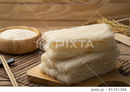 Thai died White Rice Vermicelli on wooden board,Uncooked Thai died White Rice Vermicelli on wooden board,Uncooked 95701366