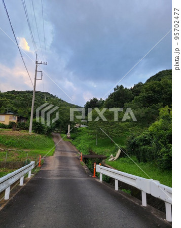 田舎の散歩道 田舎の散歩道 95702477