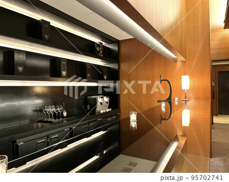 銀座にあるお洒落で高級なバー 95702741