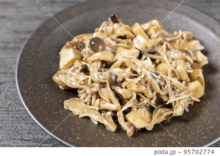 美味しいキノコのマリネ 95702774