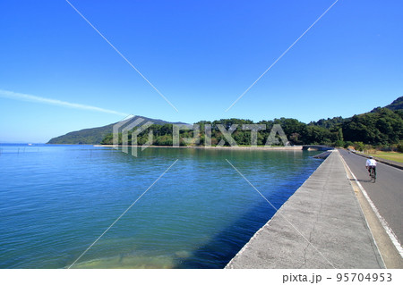 気持ちいい海沿いの道 気持ちいい海沿いの道 95704953
