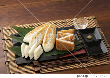 笹かまぼこ_仙台名産の郷土料理 95705658