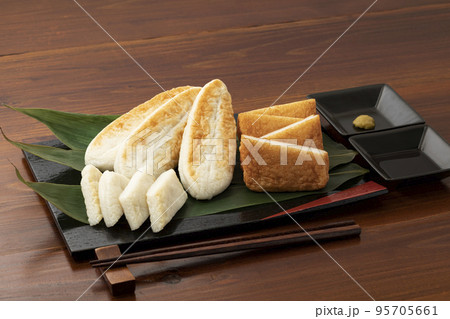 笹かまぼこ_仙台名産の郷土料理 95705661