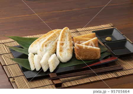 笹かまぼこ_仙台名産の郷土料理 95705664