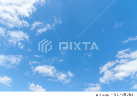 空、青空、雲、青い空、風景、晴れ、コピースペース、背景素材、背景、バックグラウンド、人物無し、自然 95708062