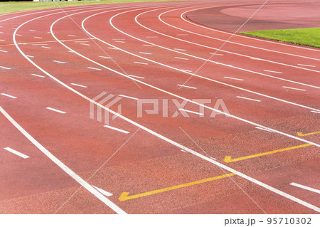 陸上競技場の風景　トラック　福島県福島市 95710302