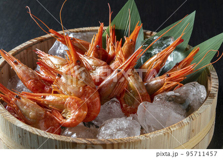 新鮮で美味しいエビ 95711457