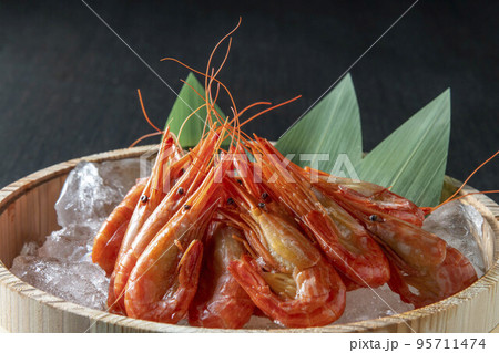 新鮮で美味しいエビ 95711474