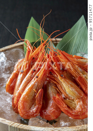 新鮮で美味しいエビ 95711477