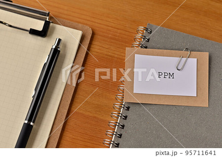 PPM（プロダクト・ポートフォリオ・マネジメント）と書かれた紙片 95711641