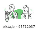 スマホを操作している男女のビジネスパーソンのイラスト素材
