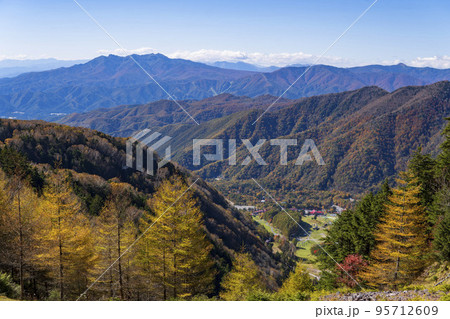 紅葉した奥白根山から見る上州武尊山/群馬県利根郡 紅葉した奥白根山から見る上州武尊山/群馬県利根郡 95712609