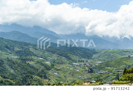 キナバル山にある村　ボルネオ島 95713242