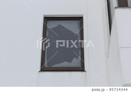 割れた窓(廃墟) 割れた窓(廃墟) 95714344