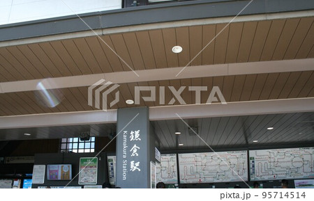 鎌倉観光名所の出発地である鎌倉駅を訪れて 95714514