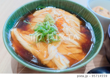 湯葉丼定食 95714559