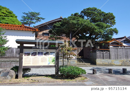 石川県加賀市：橋立・北前船の里資料館＋重伝建案内看板 95715134