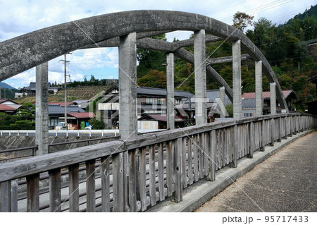 【長野】妻籠宿の町並み 【長野】妻籠宿の町並み 95717433