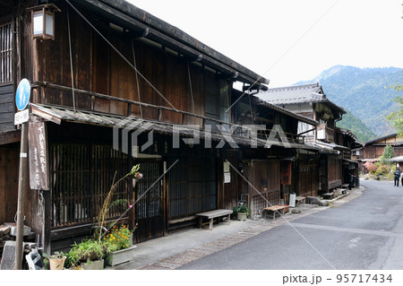 【長野】妻籠宿の町並み 95717434