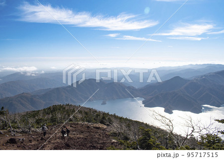 男体山を歩いて見えるキレイな風景 95717515