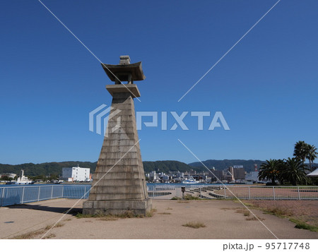 晴海親水公園と石灯台(山口県周南市)③ 95717748