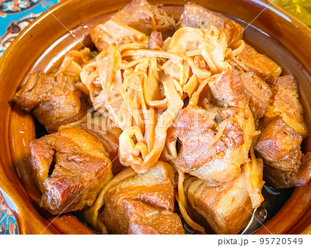 中国上海料理・烟笋紅焼肉（たけのこ入り豚バラの角煮） 95720549