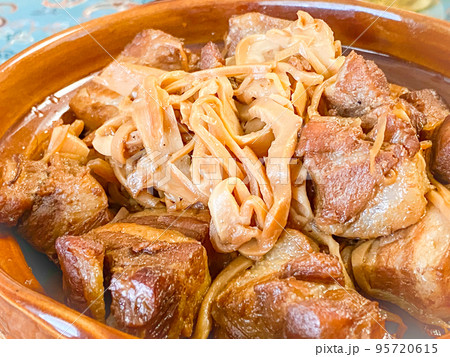 中国上海料理・烟笋紅焼肉（たけのこ入り豚バラの角煮） 95720615