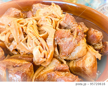 中国上海料理・烟笋紅焼肉(たけのこ入り豚バラの角煮) 中国上海料理・烟笋紅焼肉(たけのこ入り豚バラの角煮) 95720616