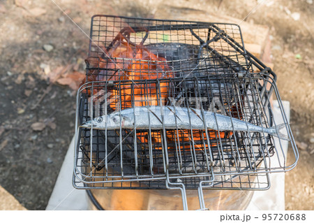 【オートキャンプ場で生サンマの塩焼き】 95720688
