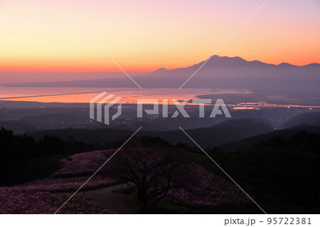 白木峰高原の朝、日の出 95722381