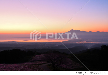 白木峰高原の朝、日の出 95722382