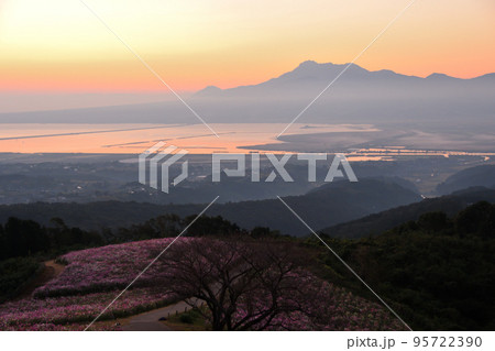 白木峰高原の朝、日の出 白木峰高原の朝、日の出 95722390