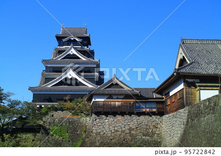 【熊本県】晴天の熊本城 95722842