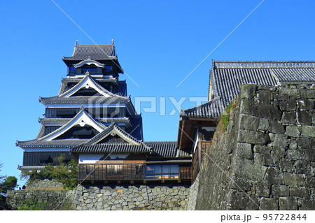 【熊本県】晴天の熊本城 95722844