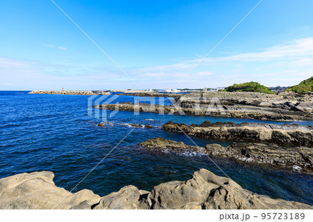三浦半島の神奈川県の最南端の城ヶ島の夏 95723189