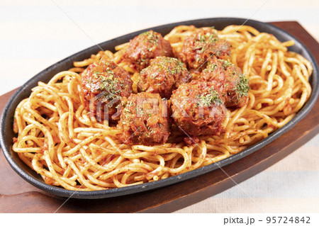 美味しい鉄皿ミートボールナポリタン 美味しい鉄皿ミートボールナポリタン 95724842