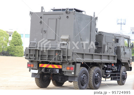 コンテナを搭載した陸上自衛隊のトラック コンテナを搭載した陸上自衛隊のトラック 95724995